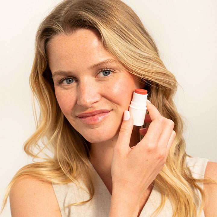 MÊME Cream blush in apricot shade 8 ml (0.27fl oz)