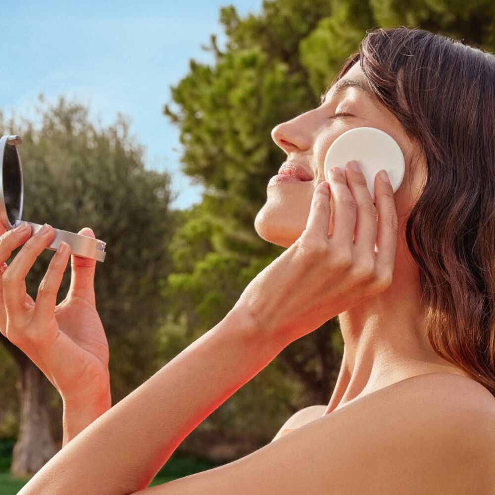 Isdin Fotoprotector Compact Light SPF 50 10g (0.35oz)