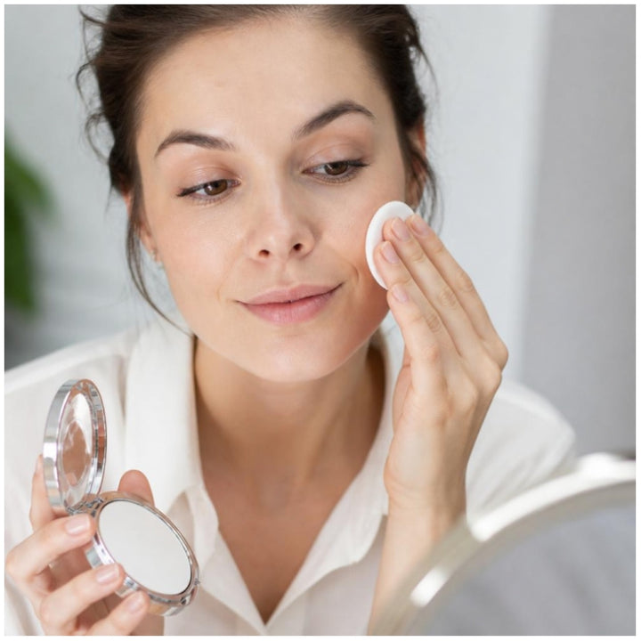 Eye Care Cosmetics Pó para realçar a tez com fórmula de alta tolerância