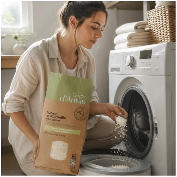 Recettes d'Antan Marseille soap stain remover laundry detergent in flakes 750 g (26.46oz)