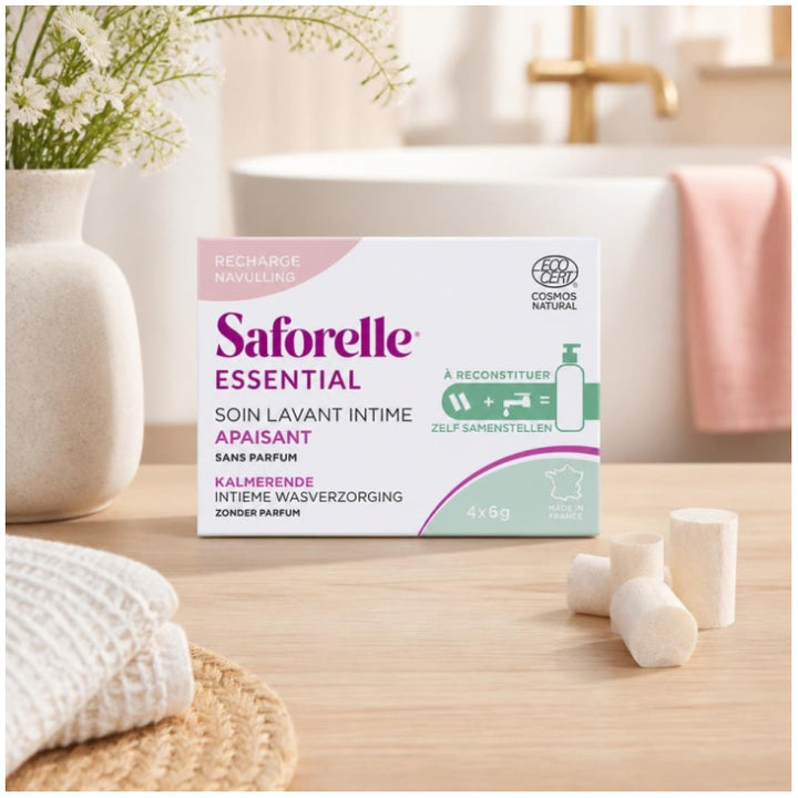 Saforelle Essential غسول Intima حميمي مهدئ، عبوة إعادة تعبئة لإعادة التحضير مع 4 أعواد تخفيف